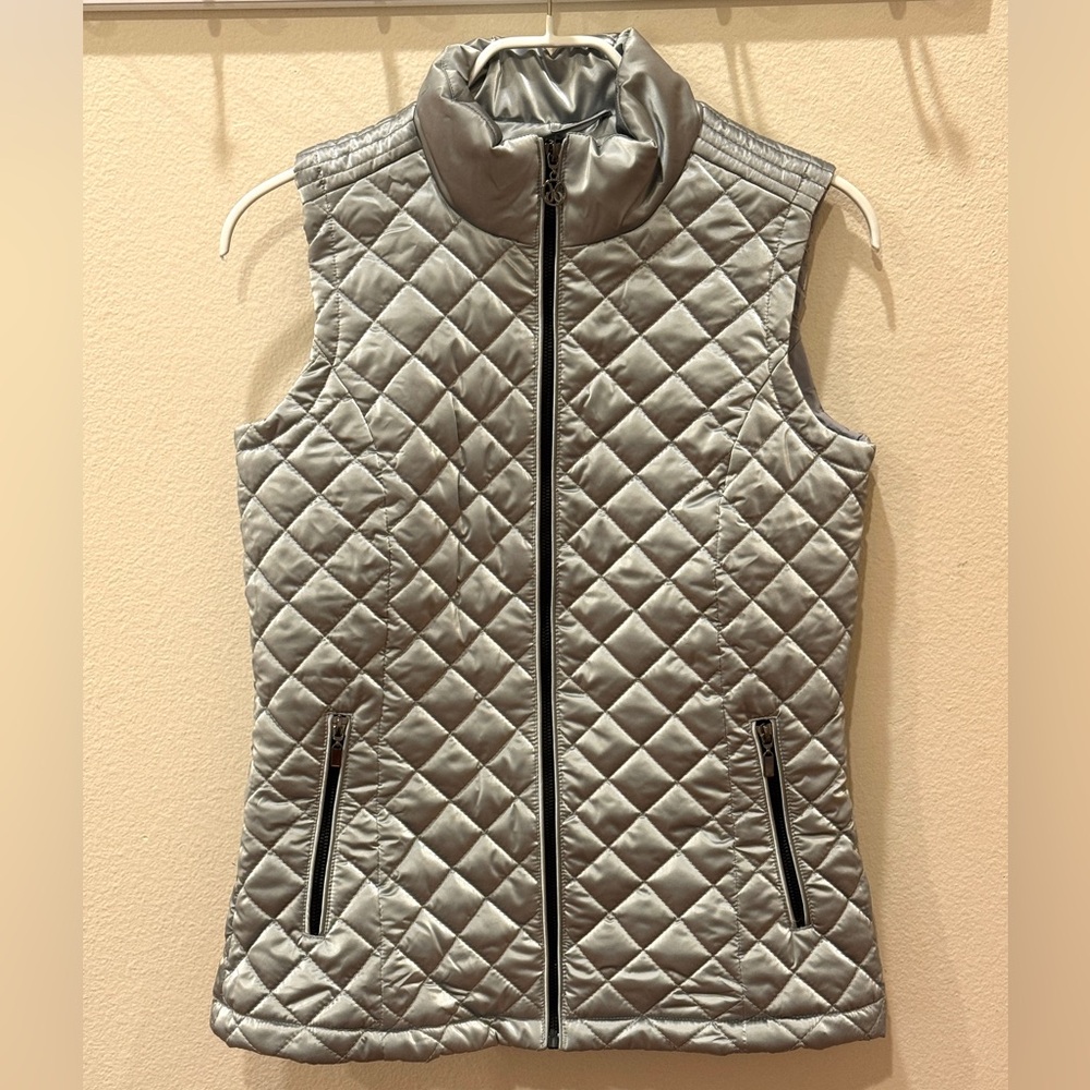 Dolcezza Metallic Silver Vest – Sleek Quilted Sleeveless Jacket Size S, NWT